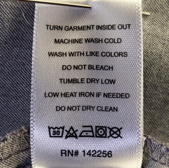 Figs Dahra Henley Scrub Top in Graphite Grey size Medium - Picture 6 of 7